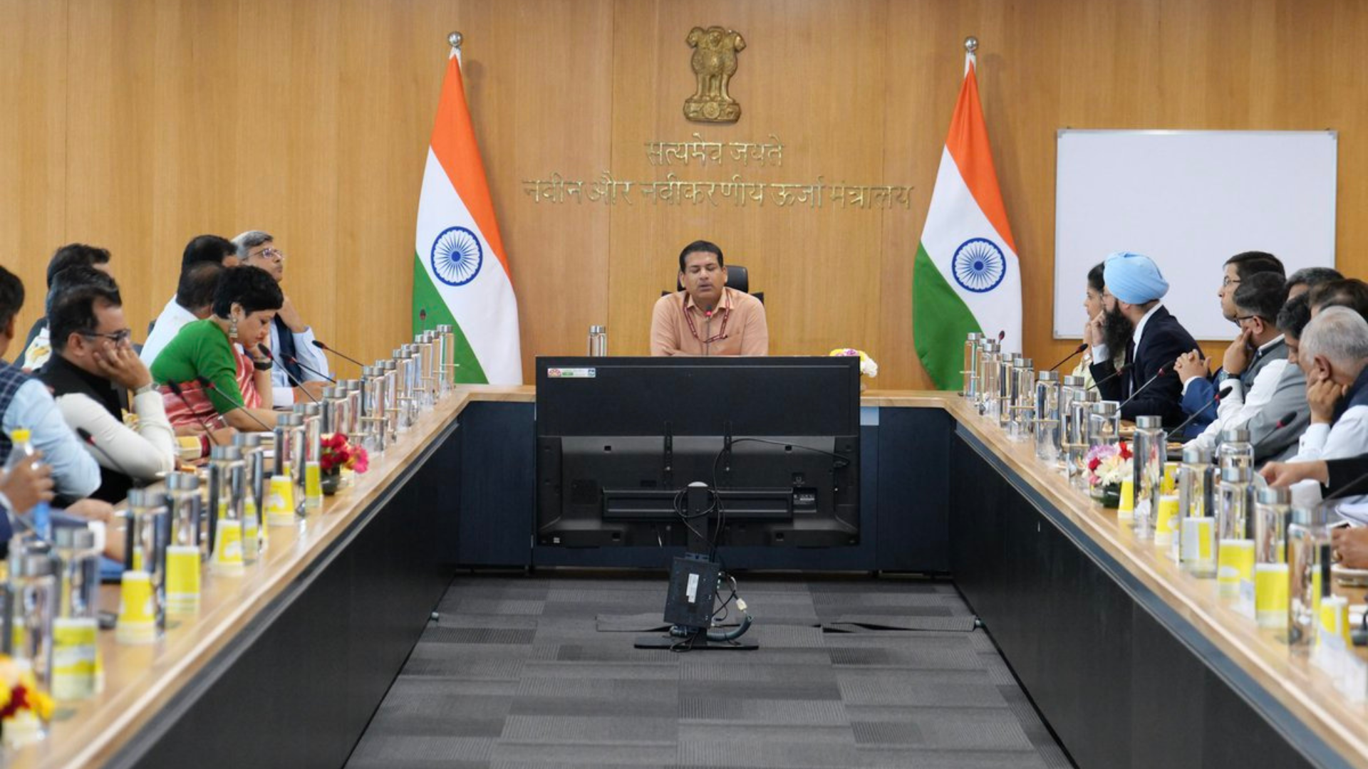 Roundtable Discussion with Shri. Santosh Kumar Sarangi, Secretary, MNRE